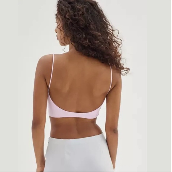 NWT ⚜️💖⚜️ Out From Under Riley Seamless Low-Back Cropped Top - Picture 5 of 16